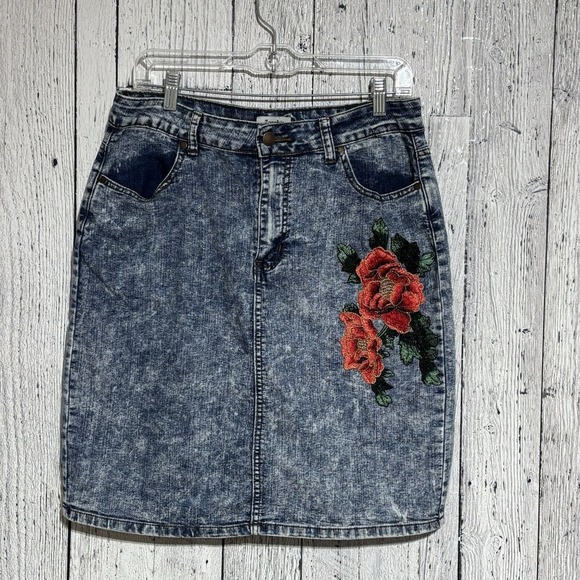 Zenobia Dresses & Skirts - Zenobia Women's Denim skirt  Acid Wash Y2K Inspired With Appliqué Rose Size 1X